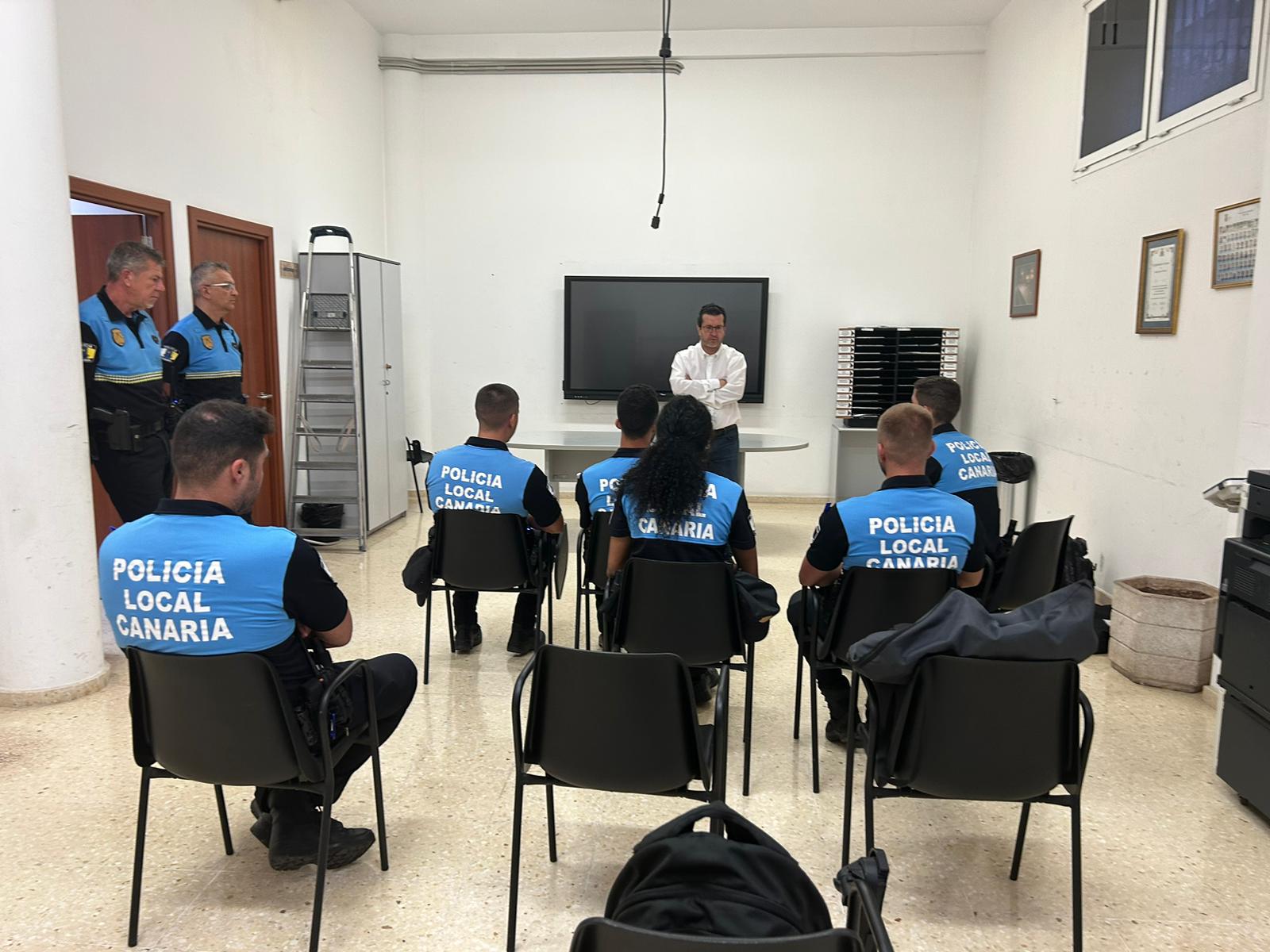 El alcalde de Arucas recibe a los 5 nuevos agentes de Policía Local